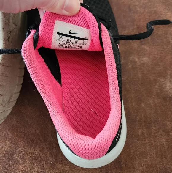 Nike Youth Size 4 Black and Pink Running Shoes - Picture 5 of 7